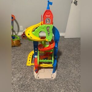 FISHER PRICE LITTLE PEOPLE SIT N STAND SKYWAY 2-IN-1 RACETRACK CHILD TOY CAR SET